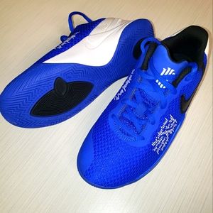 Nike Kyrie Flytrap  Youth size 1 royal blue/white